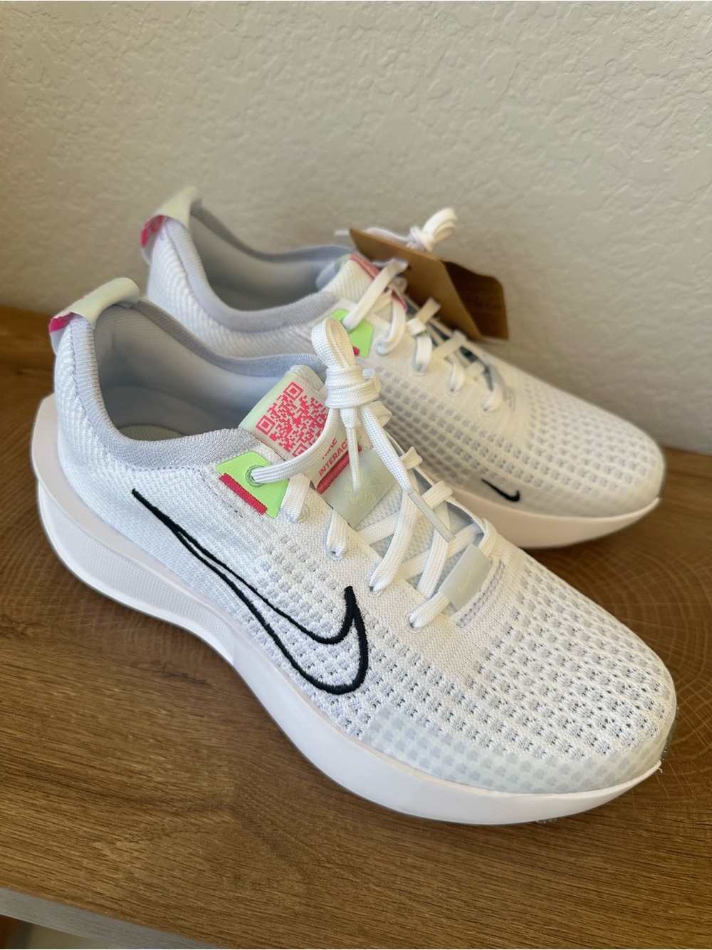 ❌SOLD❌Nike Interact RunWhite Mesh Running Shoes with Black Swoosh Size 8.5 NEW